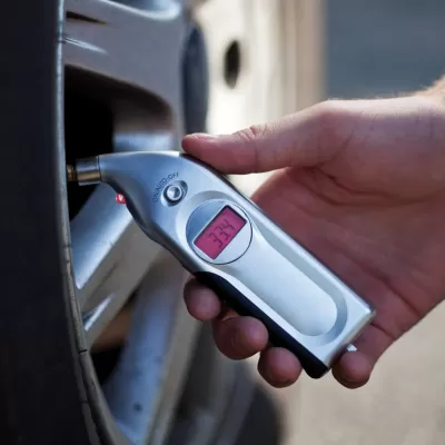 Digital tyre gauge