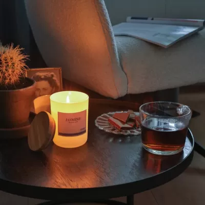 Ukiyo deluxe scented candle with bamboo lid