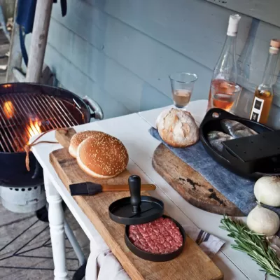 BBQ set with hamburger press and brush