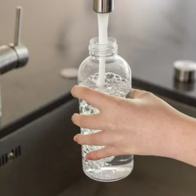 Leakproof water bottle with metallic lid