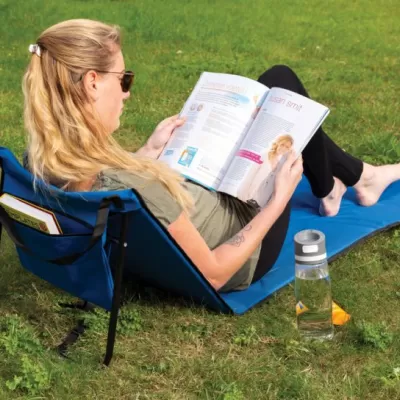 Foldable beach lounge chair