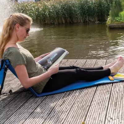 Foldable beach lounge chair