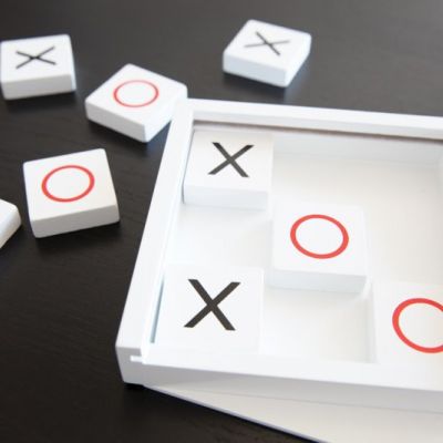 Deluxe Tic Tac Toe game