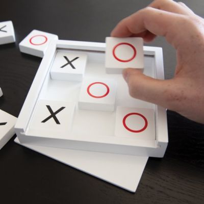 Deluxe Tic Tac Toe game