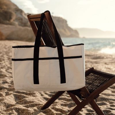 VINGA Volonne AWARE™ recycled canvas beach bag