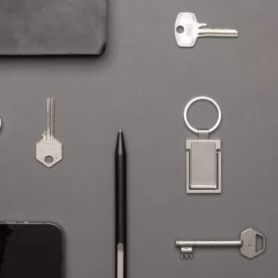 RSC recycled zinc alloy phone stand keychain