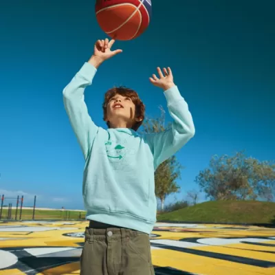 Iqoniq Yengo kids recycled cotton hoodie with sidepockets