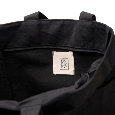 VINGA Hilo AWARE™ recycled canvas zip tote