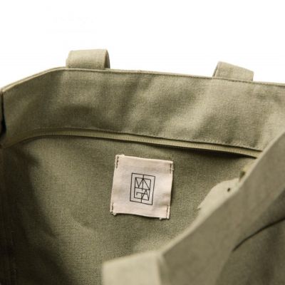 VINGA Hilo AWARE™ recycled canvas zip tote