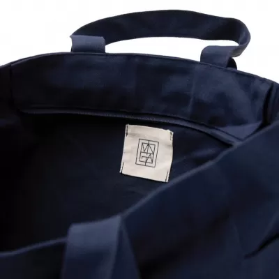 VINGA Hilo AWARE™ recycled canvas zip tote