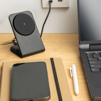 VoltPerch RCS recycled plastic 15W magnetic wireless charger