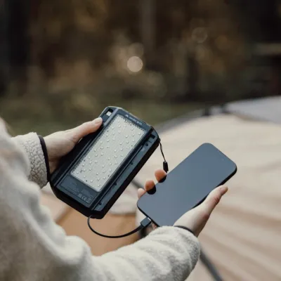 Nordic Drift Titan 10.000mAh solar powerbank with 3 panels