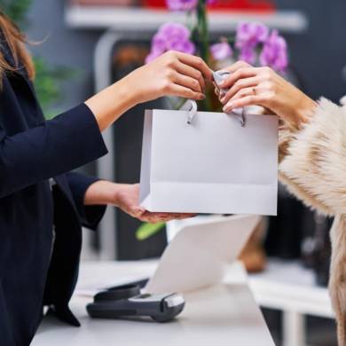 Poklon uz kupovinu za Crni petak: kako izabrati poklone za kupce